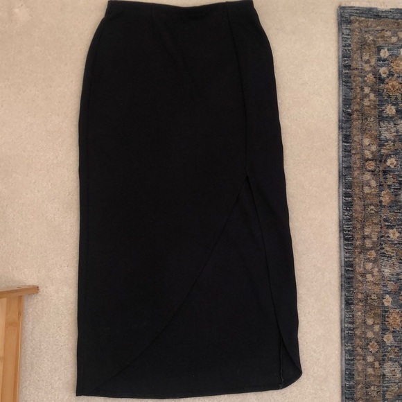 Abercrombie & Fitch Fitted Slit Asymmetrical Tulip Skirt - Picture 3 of 9